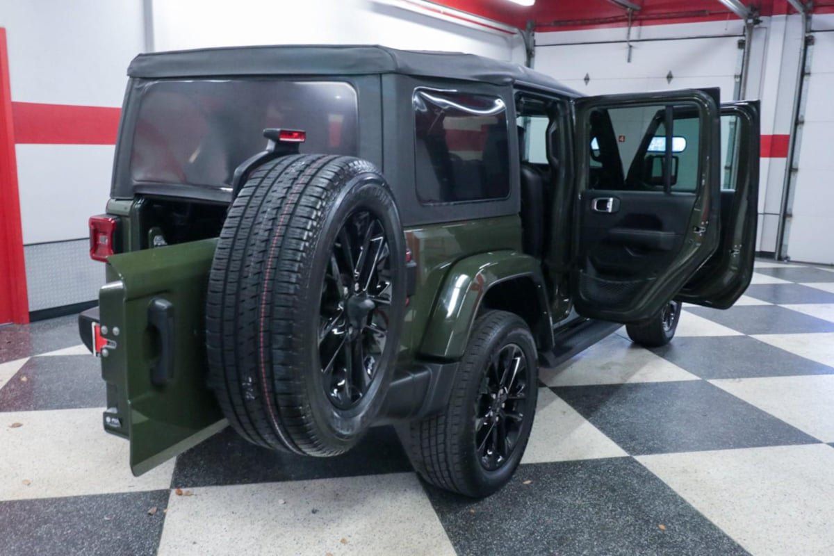 Used 2021 Jeep Wrangler Unlimited Sahara AWD/4WD image 29
