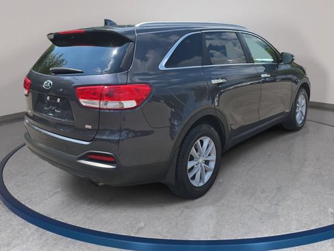 Used 2018 Kia Sorento AWD image 5
