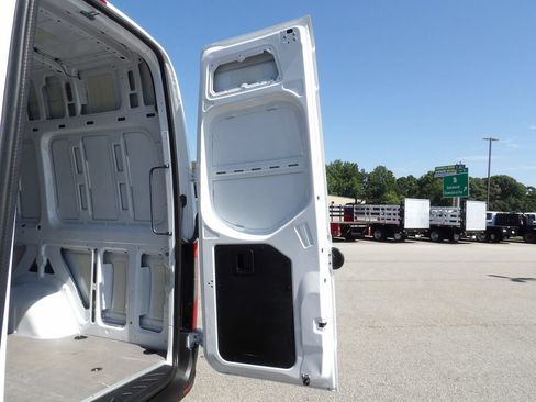 Used 2023 Mercedes-Benz Sprinter 2500 image 46