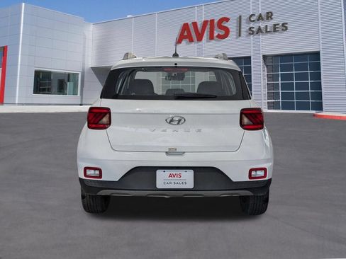 Used 2025 Hyundai Venue SEL FWD image 5