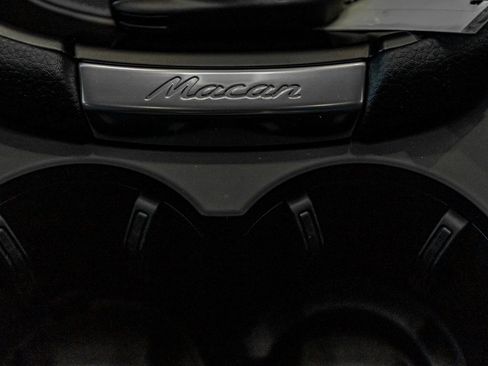 Certified 2025 Porsche Macan image 21