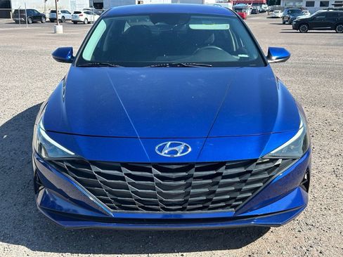 Used 2021 Hyundai Elantra SE FWD image 2