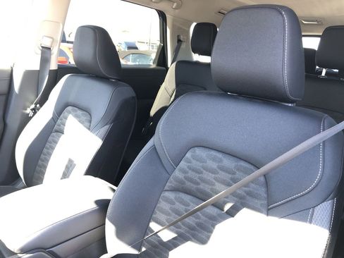 Used 2025 Nissan Pathfinder S image 13