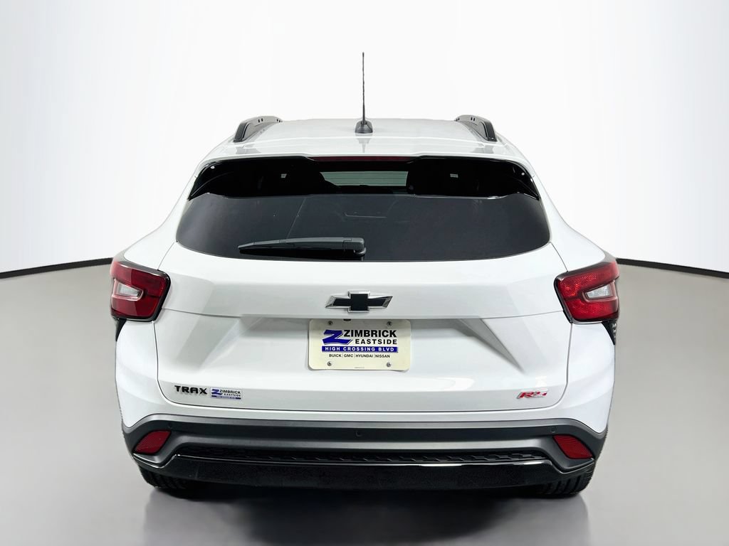 Used 2025 Chevrolet Trax RS w/ Sunroof Package FWD image 6