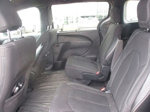 Used 2018 Chrysler Pacifica Touring Plus w/ S Appearance Package image 14