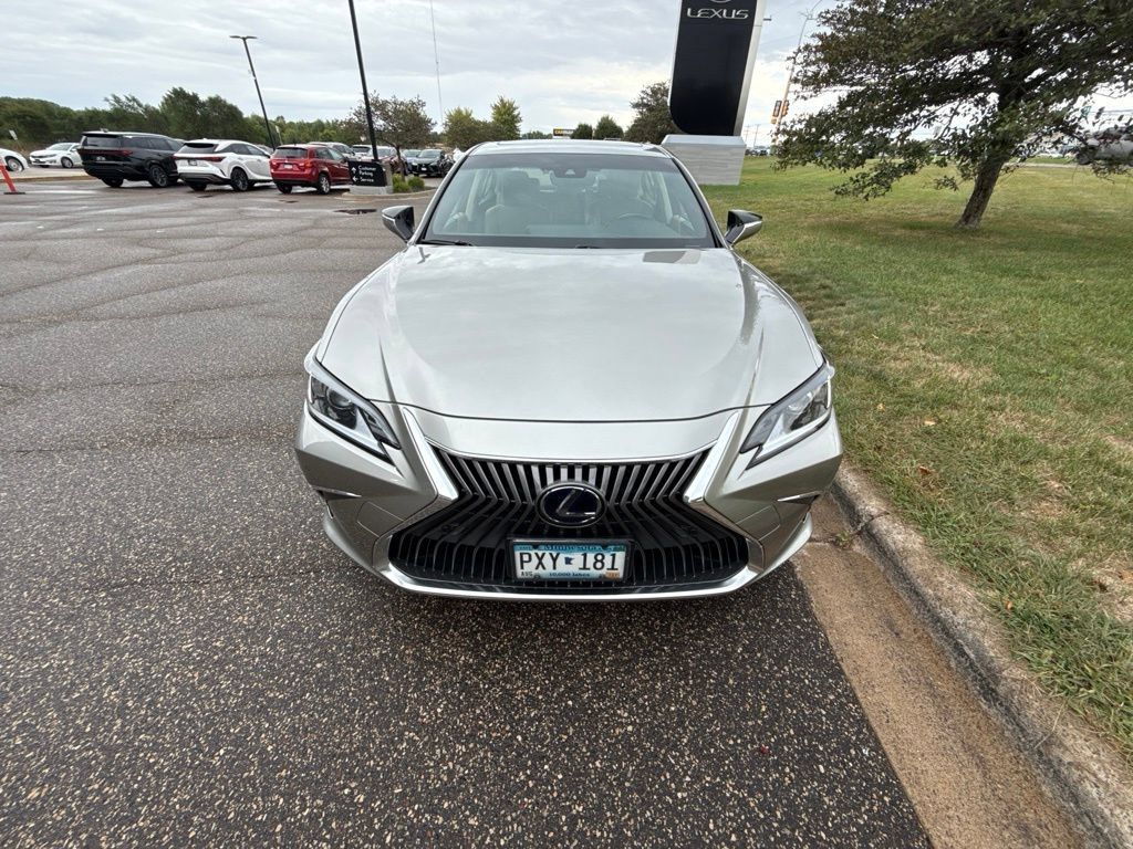 Used 2019 Lexus ES 300h FWD image 2