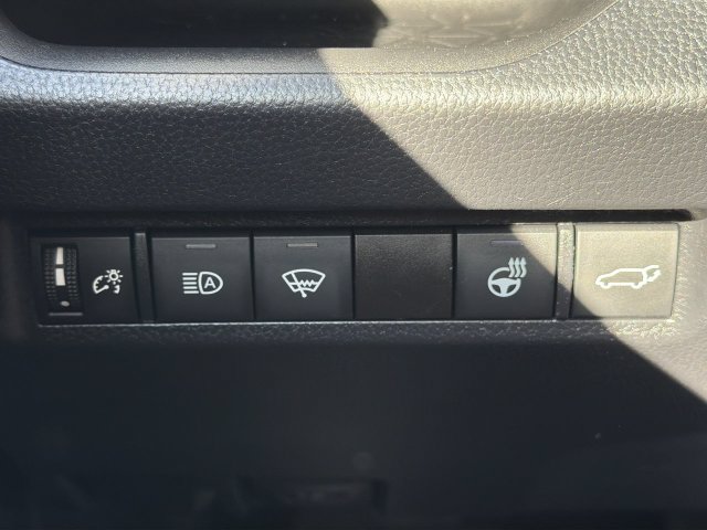 Used 2021 Toyota RAV4 XLE w/ Convenience Package AWD/4WD image 21