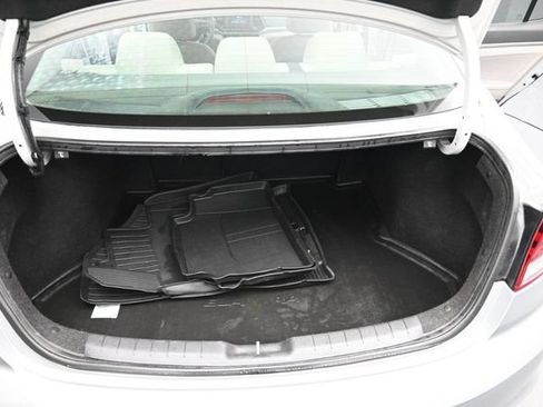 Used 2020 Hyundai Elantra SE FWD image 17