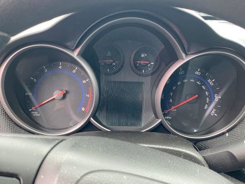 Used 2016 Chevrolet Cruze LT image 11