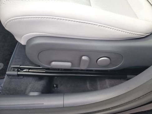 Used 2025 Hyundai Kona Limited image 17