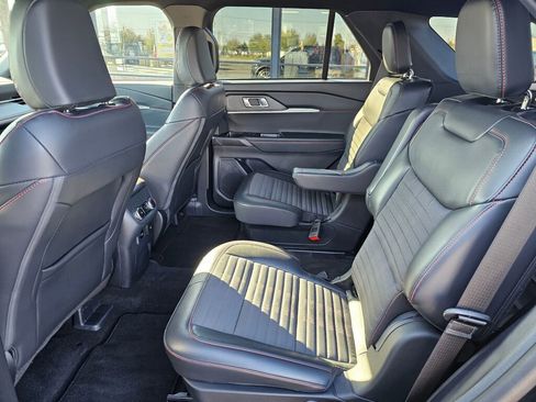 Used 2025 Ford Explorer ST-Line image 12