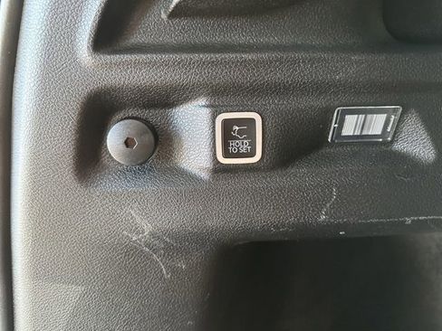 Used 2023 Jeep Grand Cherokee L Laredo image 48