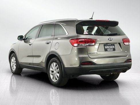 Used 2017 Kia Sorento FWD image 3