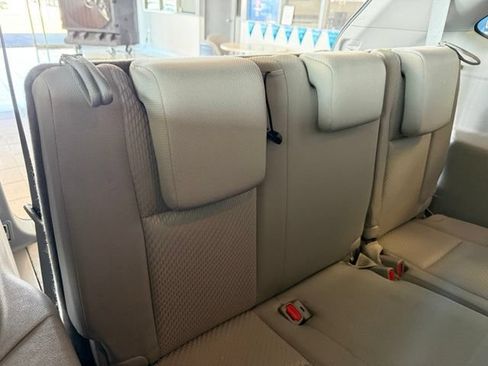 Used 2017 Toyota Highlander LE w/ Carpet Mat Package FWD image 25