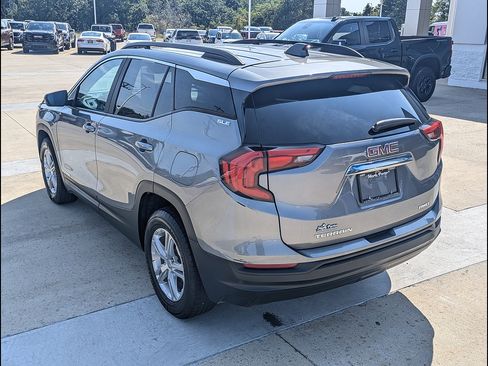 Used 2021 GMC Terrain SLE w/ Driver Convenience Package AWD/4WD image 9