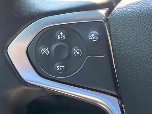 Used 2023 Chevrolet Traverse LT FWD image 21
