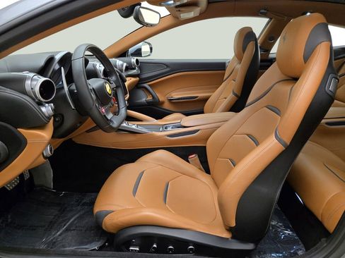 Used 2017 Ferrari GTC4Lusso AWD/4WD image 18