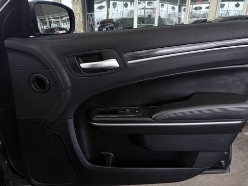 Used 2019 Chrysler 300 Touring L w/ Quick Order Package 22F image 32