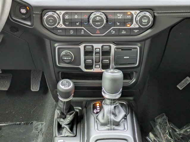 New 2026 Jeep Wrangler Unlimited Sahara AWD/4WD image 19