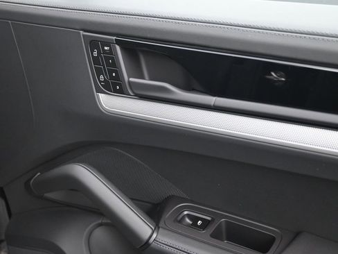 New 2026 Porsche Cayenne Coupe AWD/4WD image 12