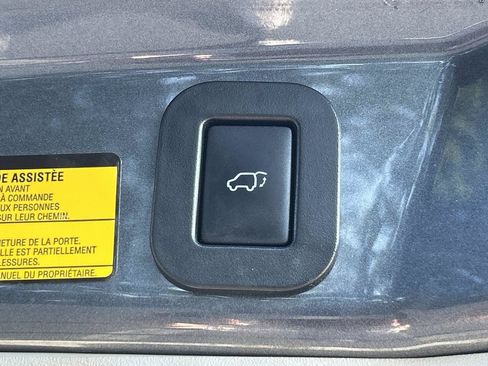 Used 2013 Toyota Venza LE w/ LE Convenience Pkg FWD image 12