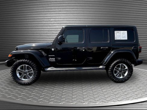 Used 2019 Jeep Wrangler Unlimited Sahara AWD/4WD image 4