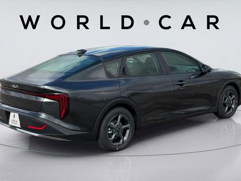 Used 2025 Kia K4 FWD image 3