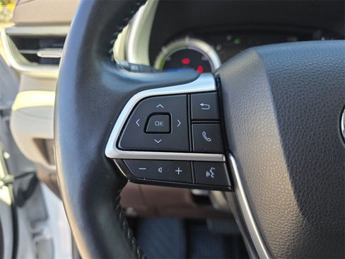 Certified 2022 Toyota Highlander XLE image 32