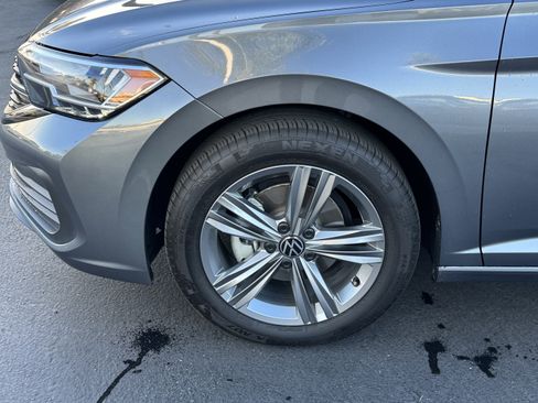 Certified 2024 Volkswagen Jetta SE w/ Panoramic Sunroof Package image 12