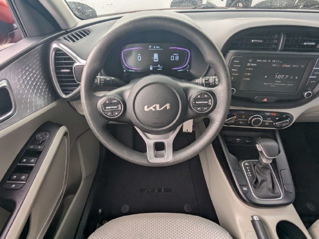 Used 2025 Kia Soul LX FWD image 16