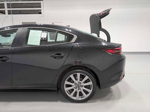 Used 2020 MAZDA MAZDA3 AWD Sedan w/ Preferred Package image 11