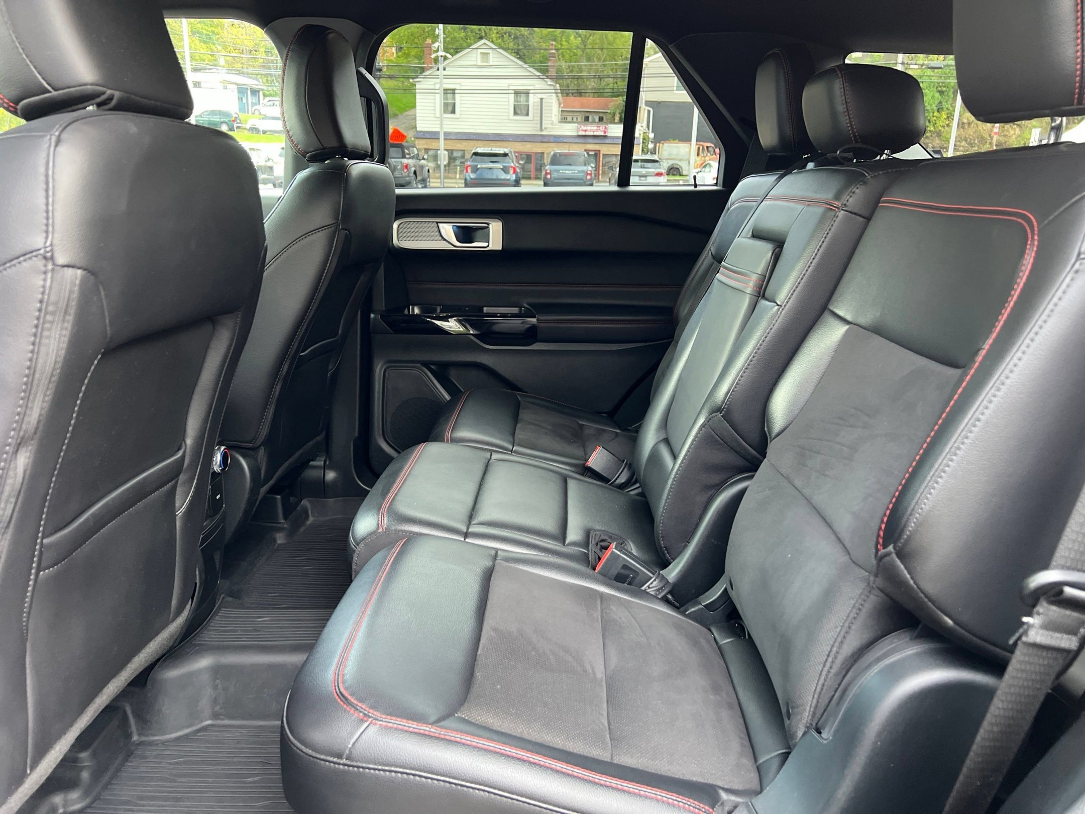 Used 2023 Ford Explorer ST-Line AWD/4WD image 27