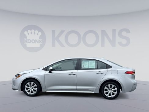 Used 2024 Toyota Corolla LE image 2