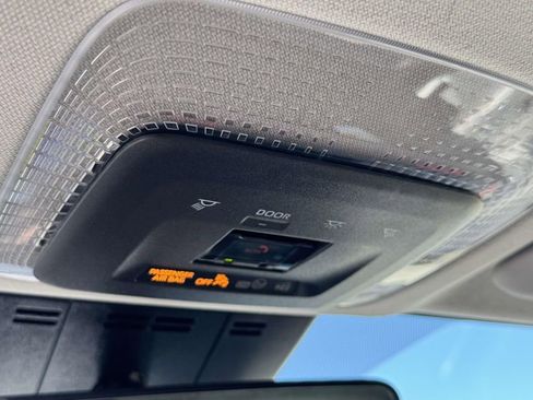 Used 2024 Toyota Prius Prime FWD image 31