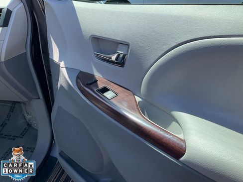 Used 2014 Toyota Sienna XLE image 70