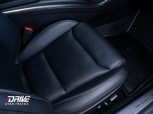 Used 2021 Tesla Model S Plaid image 17