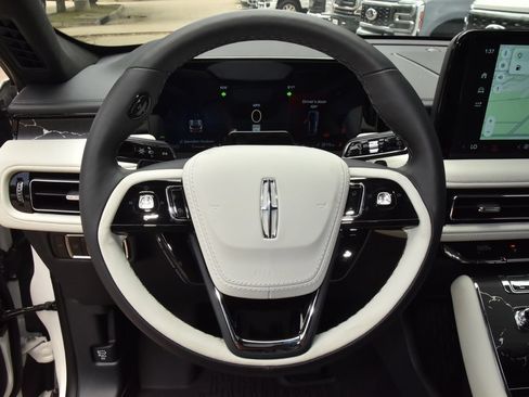New 2026 Lincoln Aviator Black Label w/ Jet Appearance Package AWD/4WD image 24