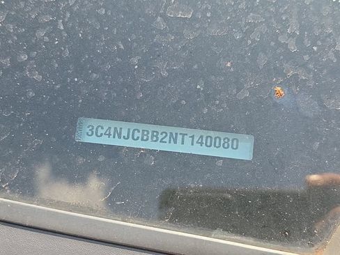 Used 2022 Jeep Compass Latitude FWD image 11
