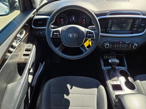 Used 2019 Kia Sorento FWD image 16