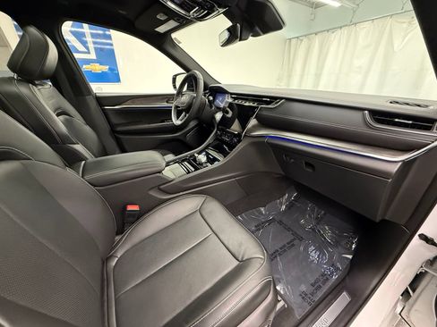 Used 2023 Jeep Grand Cherokee L Overland AWD/4WD image 9