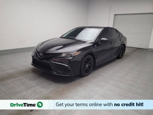 Used 2021 Toyota Camry SE image 1