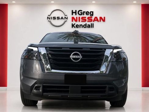Used 2024 Nissan Pathfinder SV FWD image 3