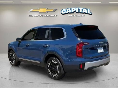 Used 2024 Kia Telluride S FWD image 3