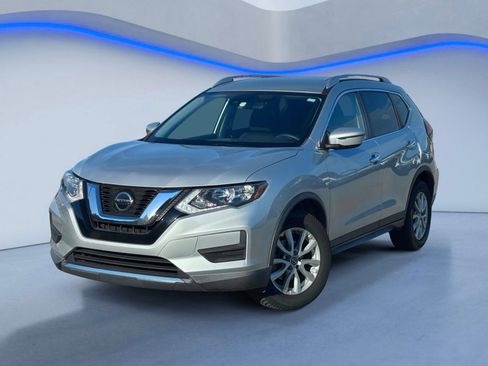 Used 2020 Nissan Rogue SV FWD image 2