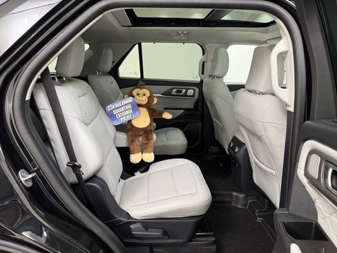Used 2025 Ford Explorer Platinum w/ Ultimate Package AWD/4WD image 35