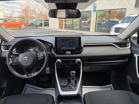 Used 2021 Toyota RAV4 LE image 24