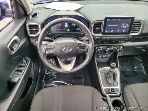 Used 2024 Hyundai Venue SEL image 15