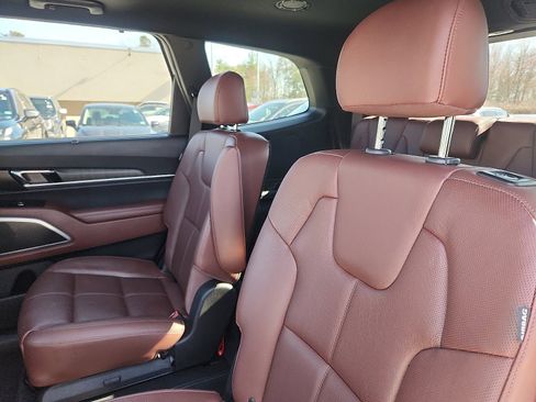 Used 2023 Kia Telluride EX w/ EX Captain's Chair Package AWD/4WD image 26
