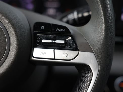 Used 2021 Hyundai Elantra SEL FWD image 31