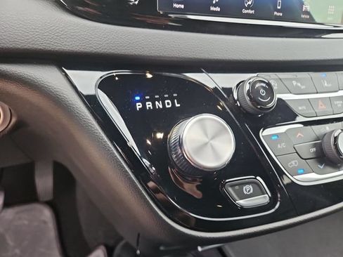 Used 2025 Chrysler Pacifica Select FWD image 15